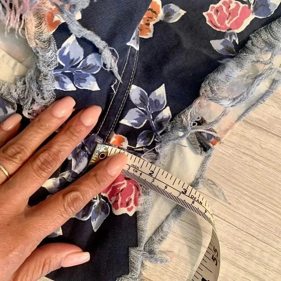 Citizens Of Humanity Chloe Floral Cutoff Shorts 29 - Picture 10 of 10